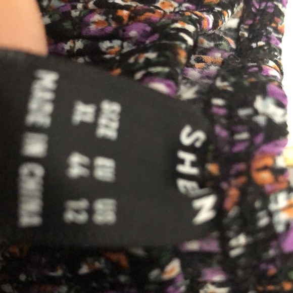 NWOT SHEIN dress with little flowers - Picture 4 of 5